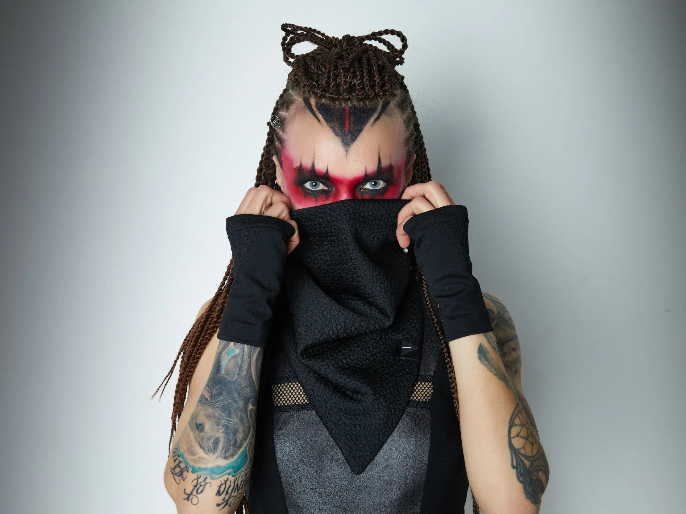 WRW2 Q8 Black gloves